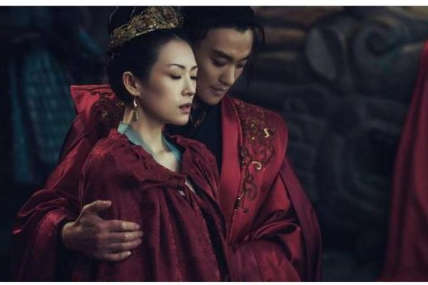 章子怡《上阳赋》古装剧穿运动鞋拍,穿帮太明显,为何剧组还要向她道歉?