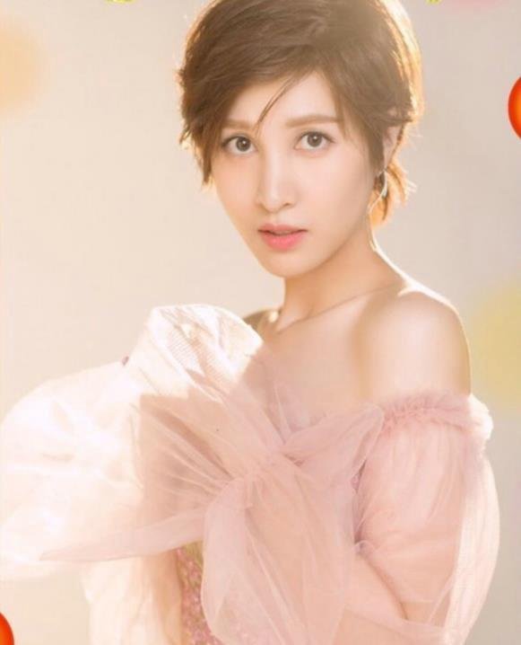 当年导演让乔振宇带女演员，女演员就怀孕了，乔振宇向王丽坤分手