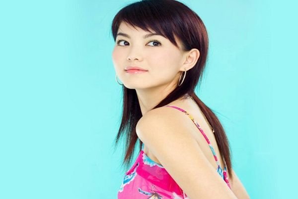 同父同母同长相,李湘成富婆,妹妹李玲为什么却大不一样?