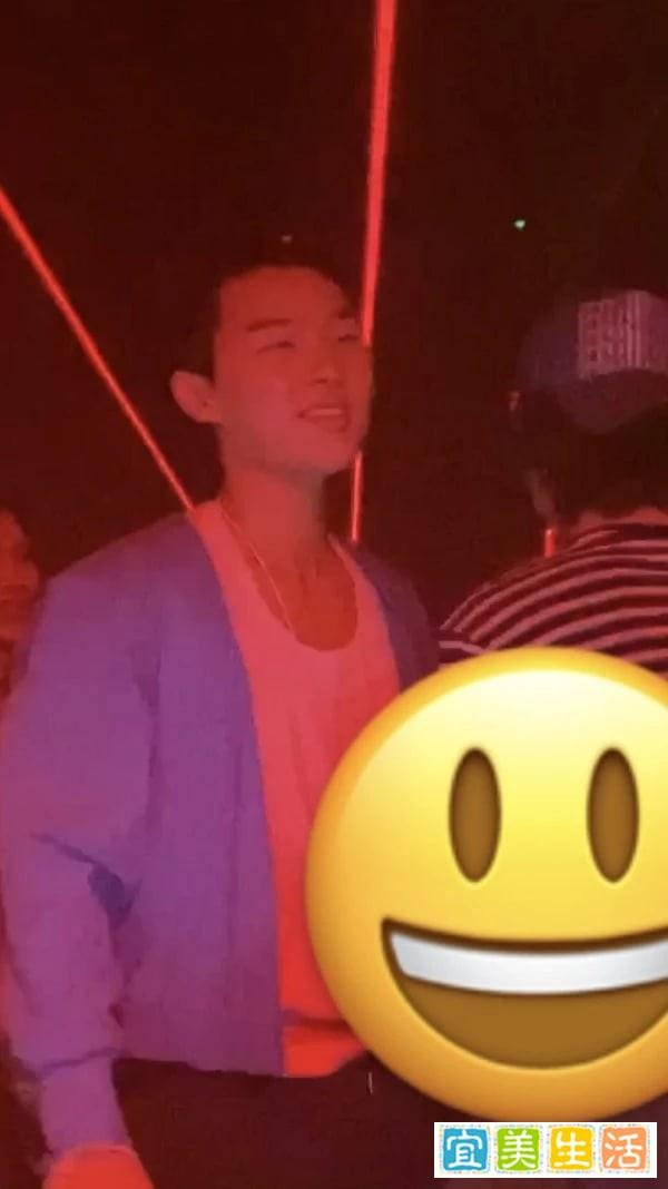 崔显旭被目击抽烟又随地丢烟头+与女人牵手，影片在网上疯传
