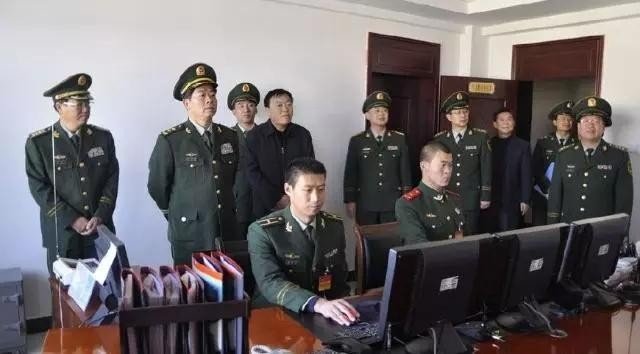 副军长和师长是同级的吗?