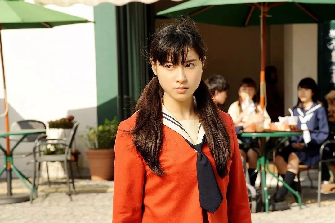 日本84岁女高中生毕业,如何看待她坚持学习的行为?