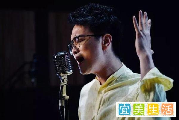 演唱《我爱记歌词》爆红全国的著名歌手海峰跳楼身亡,令人惋惜