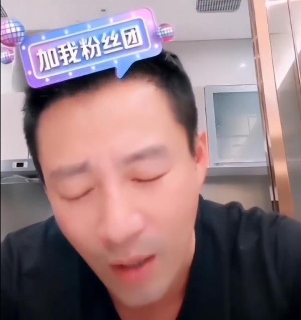 直播唱歌冲上热搜榜首,汪小菲发文回应,有粉丝夸赞唱得很治愈!