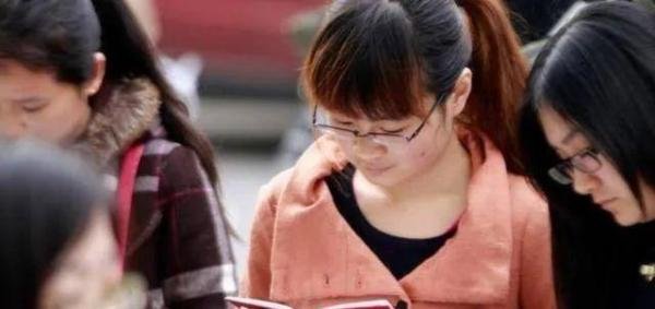 名校硕博热衷中小学教师岗，引发众人热议，这是在人才浪费吗？