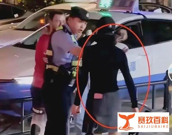 武汉小伙勇斗外籍男子,老外鼻血被打出来,正义之举赢得网友盛赞