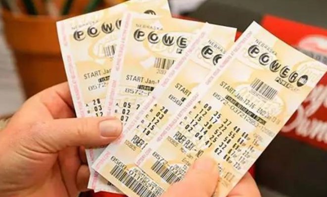 西安男子花60元买彩票中1762万，才敢生个娃，当地的养育成本有多高？