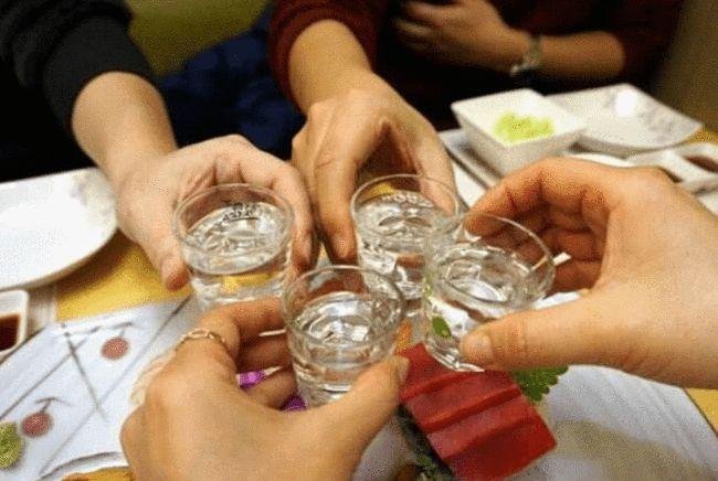 饭店趁客人喝醉偷偷给他加单，这是不是犯法了？