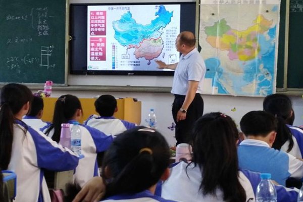 我的地理老师作文600字初一