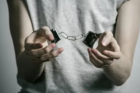 接待吴啊萍供奉的僧人曾驾车撞死人,当时那件事是如何处理的?