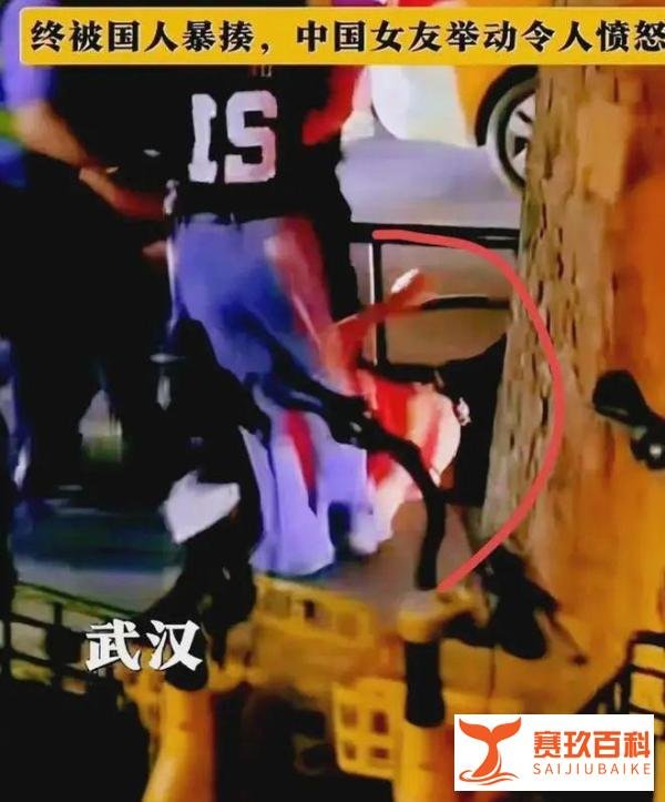 武汉小伙勇斗外籍男子,老外鼻血被打出来,正义之举赢得网友盛赞