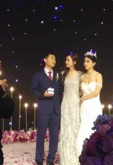 赵丽颖的弟弟长什么样子
