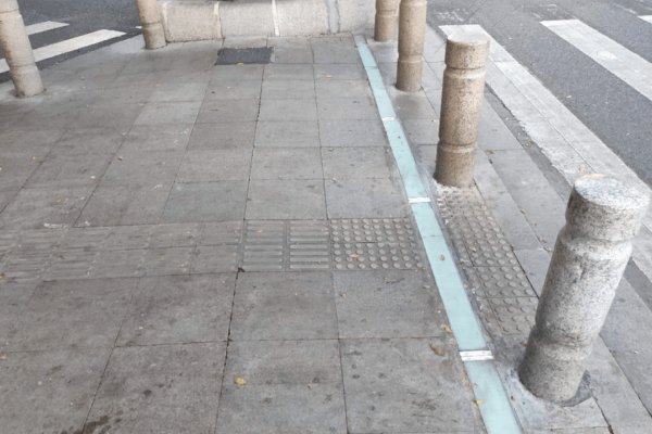 广州市区出现地上红绿灯，这是一种什么样的红绿灯？