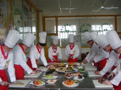 去新东方学厨师学费多少啊？