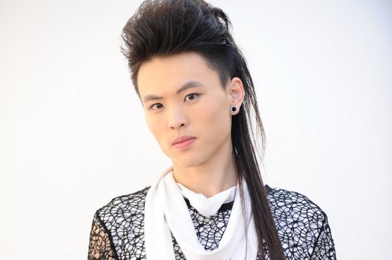 音乐疯子张玮,从high歌爆红到跑龙套,为什么会沦落至此?