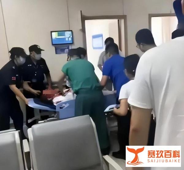 血染白大褂：李晟医生惨遭杀害，凶手跳楼，网友“意难平”！