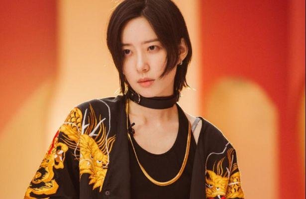 “520”当日，金晨李斯丹妮挽手散步，她们的友谊是从什么时候开始的？