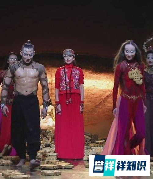 杨丽萍孔雀舞被批低俗,男演员着装大胆,本人回应:符合剧情