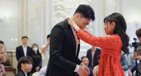 七匹狼公子与特步公主联姻
