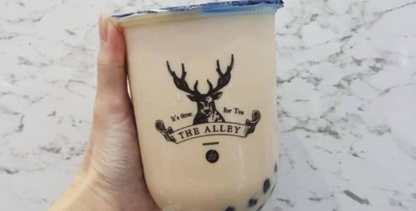 网友称“鹿角巷冲泡奶茶杯底现脏手套”！消费者的食品安全该如何保障？