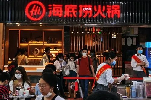 海底捞逃离小县城为疯狂扩张买单，在2021年海底捞亏损了多少？