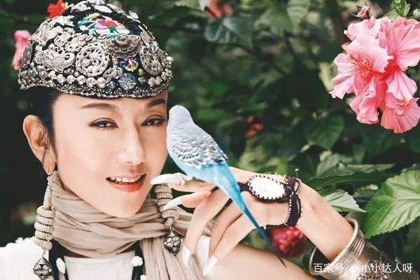 杨丽萍这么多年都没摘帽子,大家以为是装饰实则并不是,真相究竟是什么?