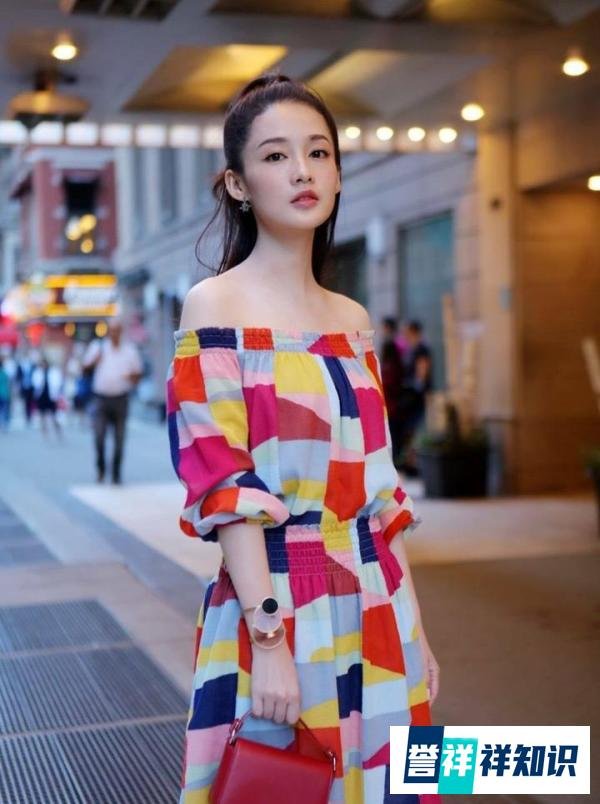 李沁记录生日写真，尝试露背诗画，造型又美又仙，真的很迷人