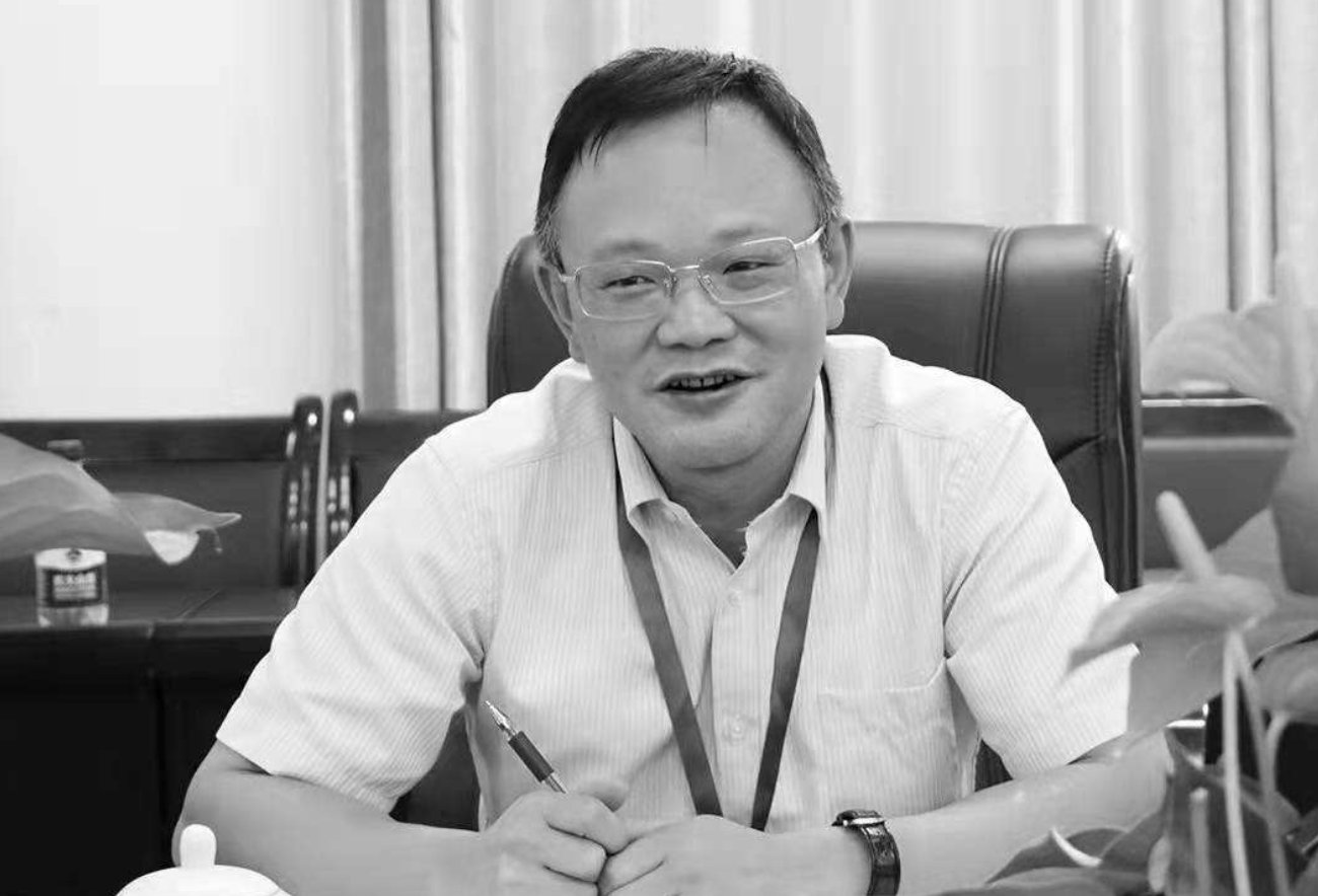 茅台销售公司总经理曾祥彬坠亡，其父随后离世，他究竟是因何坠亡的？