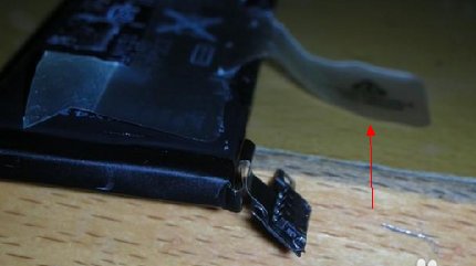 iphone4s怎么把电板拿出来充电