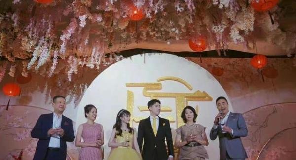 七匹狼公子与特步公主联姻