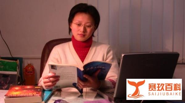 误诊让她无法站立，29岁成中国第一位坐轮椅的女博士，43岁官至副部级！
