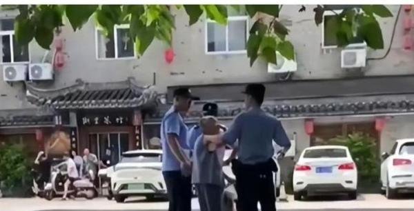 免费用餐半年,因一块豆腐,98岁老太怒砸店铺