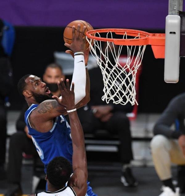 全明星票王、最年轻的35000分先生，NBA欠詹姆斯一份尊重