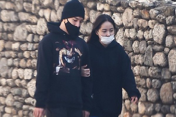 同是公开宣布结婚,为何大众对金钟大和太阳的态度会截然不同?