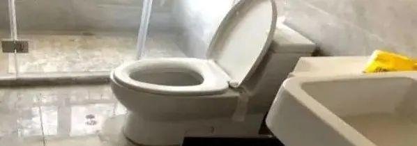 600万买精装房被管家当休息室,室内满是烟头和果皮