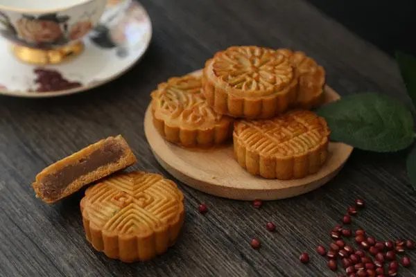 有黄牛将贵州茅台月饼被炒到658元，为何仍有人抢购？