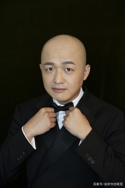 包贝尔被曝欠债几千万推脱不还,却悠闲吃火锅拍网剧,这是什么人品?