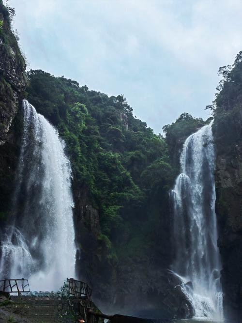 九鲤湖和九龙谷哪个好玩，九鲤湖和九龙谷哪个好玩一点