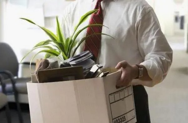 职场员工微信群回复ok手势被当场开除,你有什么看法?
