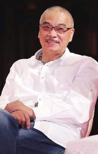 吴孟达遗孀和子女露面,三任夫人照片全部曝光,你知道关于太太们的故事吗?