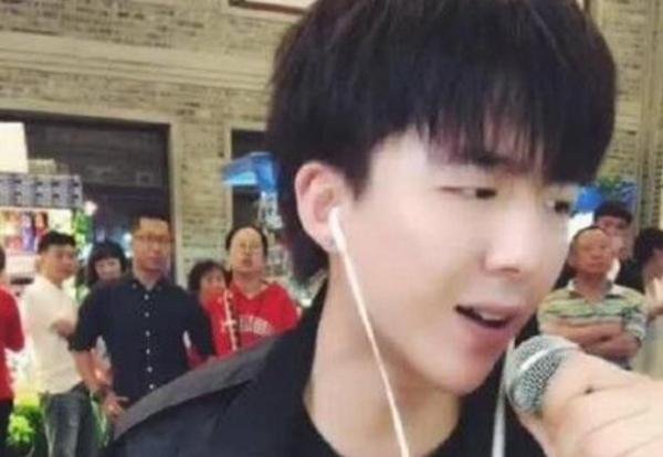 抖音一哥“宁哥”直播出意外！网友：挨打不需要理由！