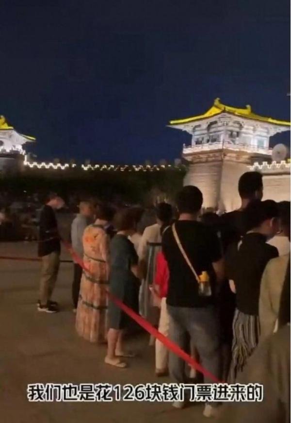 阿拉丁中文网：被指区别对待中外游客，景区官方致歉，网友不买账