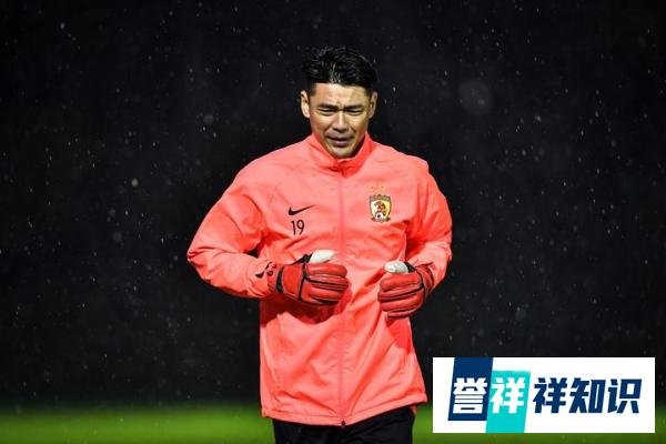 记者：恒大“二门”接班人刘世博遭遇伤病，曾诚可能留队
