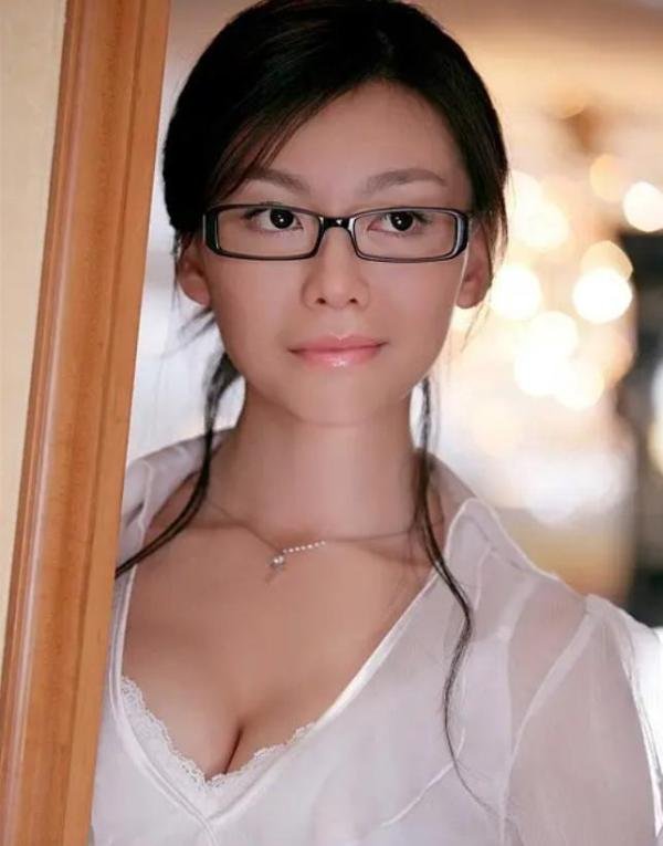 《非诚勿扰》小秘书，曾被冯小刚、成龙力捧，被郎朗骗了4年感情
