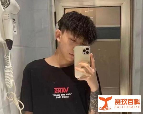 网红石佳明被砍断手近况:凶手花70万保释,和石佳明视频脸有泪痕