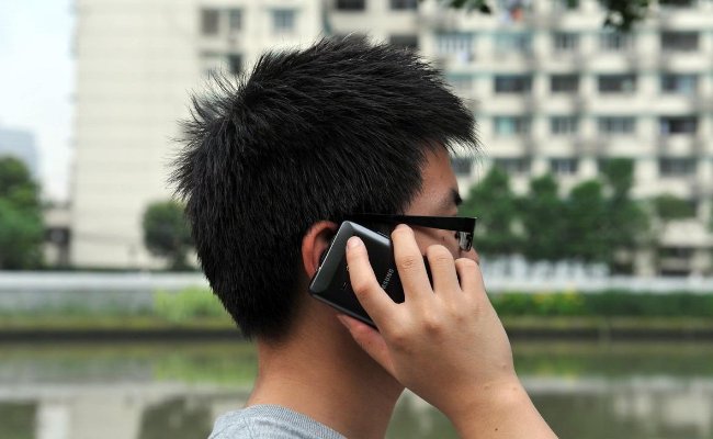 小学生让骗子自挂电话,你会如何处理骗子的电话?