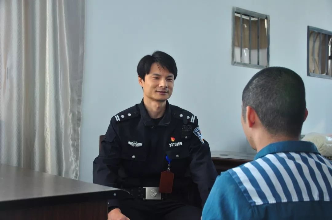 监狱在执行注射死刑前,为什么要给犯人手臂酒精消毒?