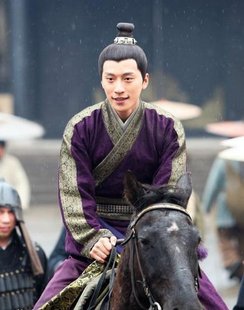 乔任梁在倾世皇妃里演谁