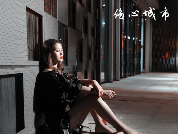 我想忘掉过去的山盟海誓是什么歌，伤心城市歌曲介绍