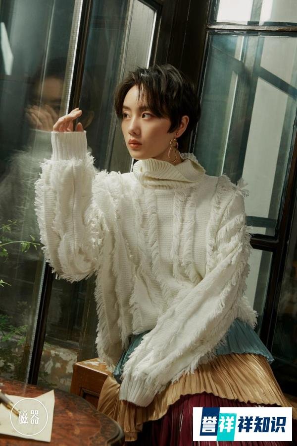 邓郁立时尚大片曝光 书中走出的油画少女
